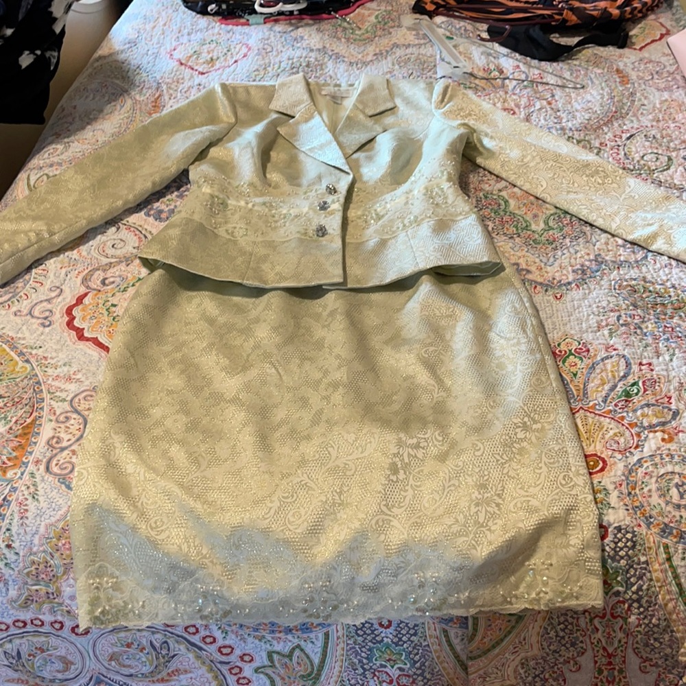 Women’s suit